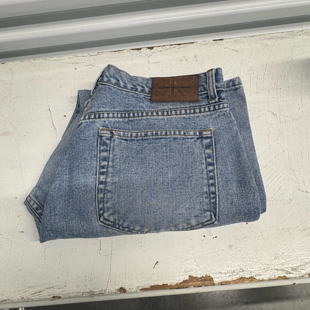 Calvin Klein | Vintage Straight Leg Blue Jeans in Sandblast | size 15